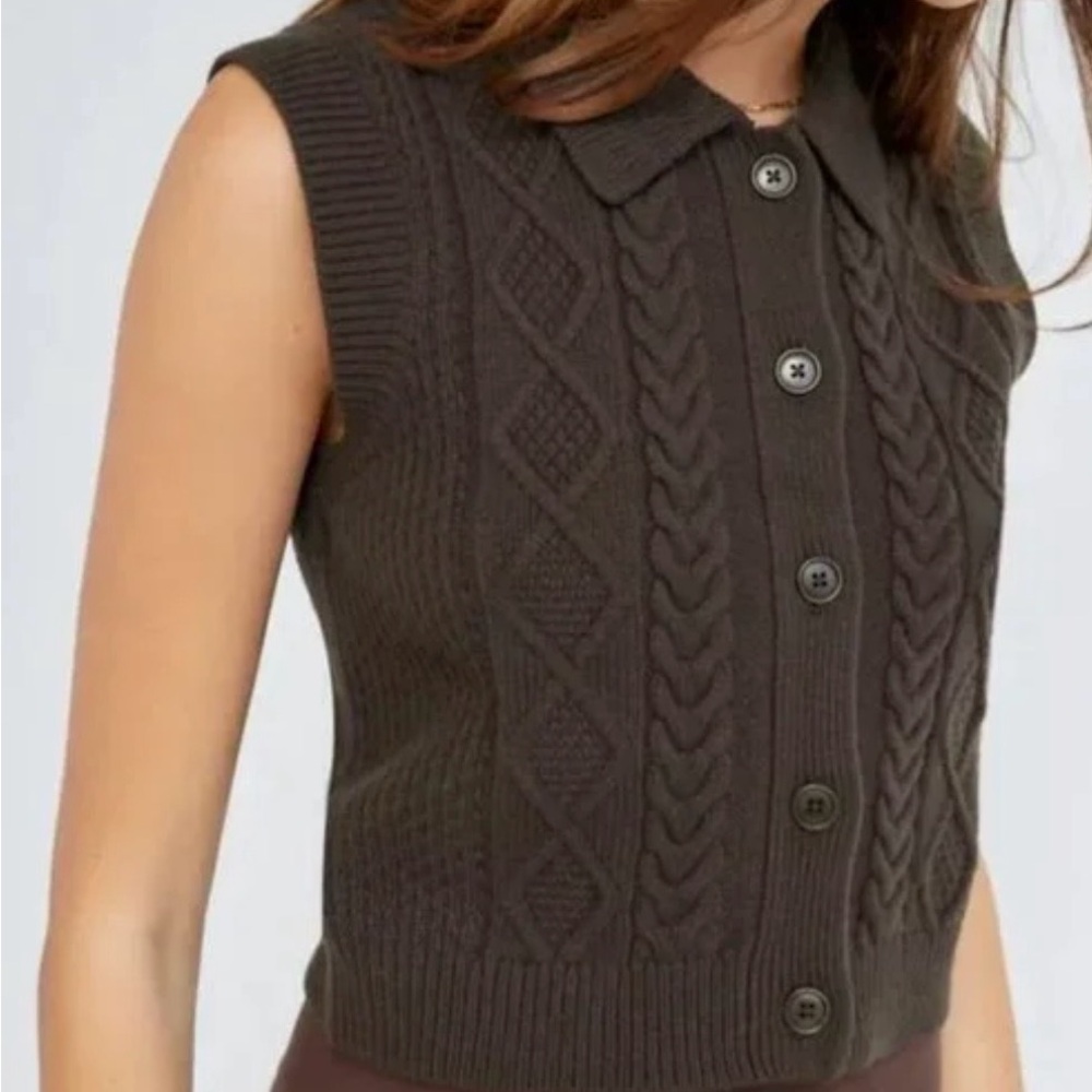 Aritzia Sunday Best FLYNN Sweater Vest Merino Wool Blend Cable Knit Womens Small